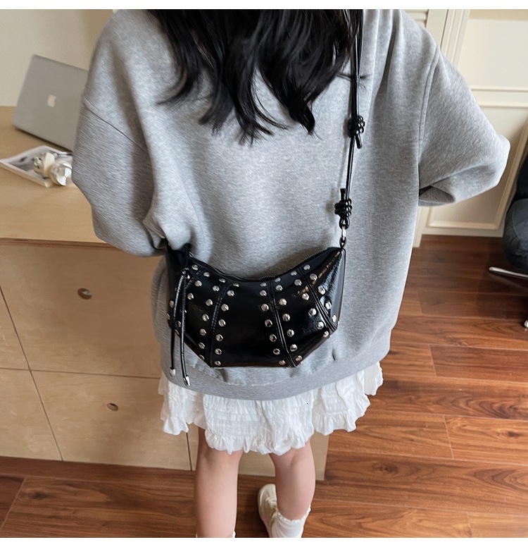 2025 Autumn New Fashion Punk Style Elegant Rivet Bucket Bag European Style American Women's Underarm Bag Designer Shoulder Bag