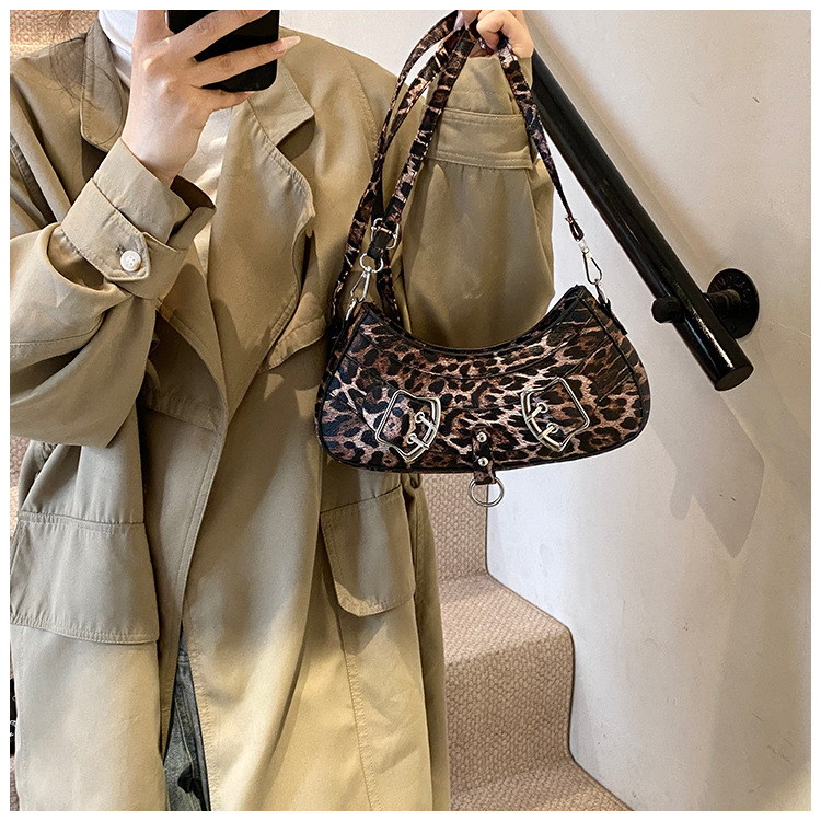 2025 autumn new European and American style spicy girl niche design leopard print women's underarm bag light luxury crossbody bag designer atmosp