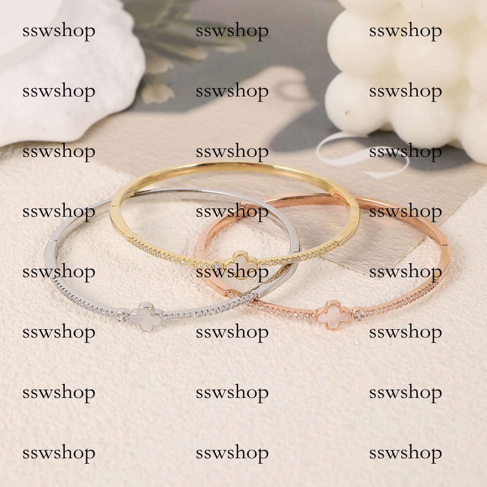 Korean Version Natural Mother-of-Pearl Four-Leaf Clover Fashion Simple Non-Fading Jewelry for Women Light Bracelet