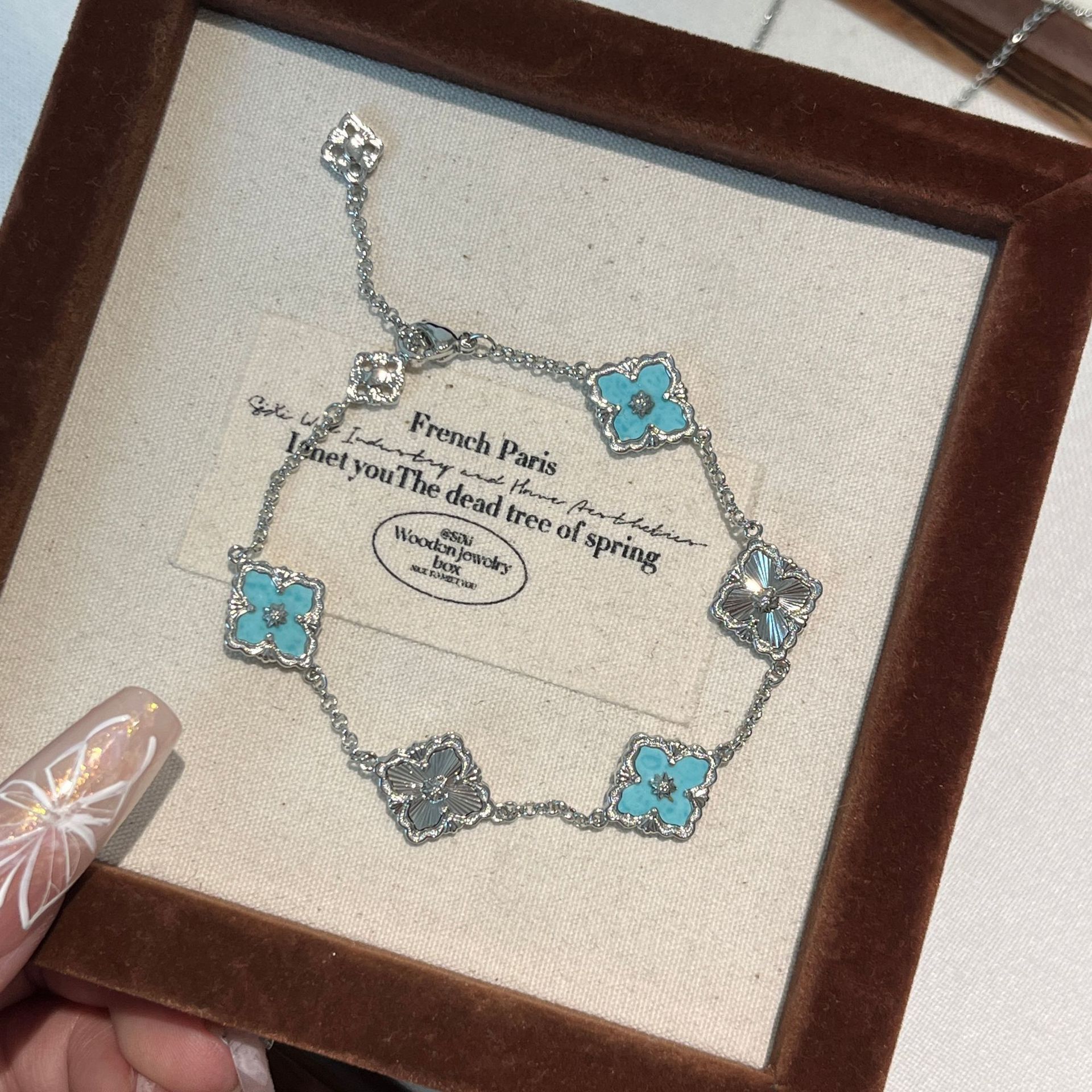 Brushed Fabric Small Tianhe Color Mini Window Flower Four-Leaf Clover Necklace Palace Style Jewelry