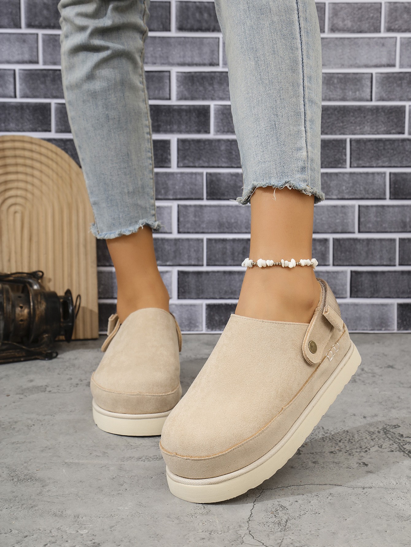 Designer Slippers 25 Autumn New Export plus-size Slippers for Women, European and American fashion, versatile, thick-soled cowhide fleece slippers Fre