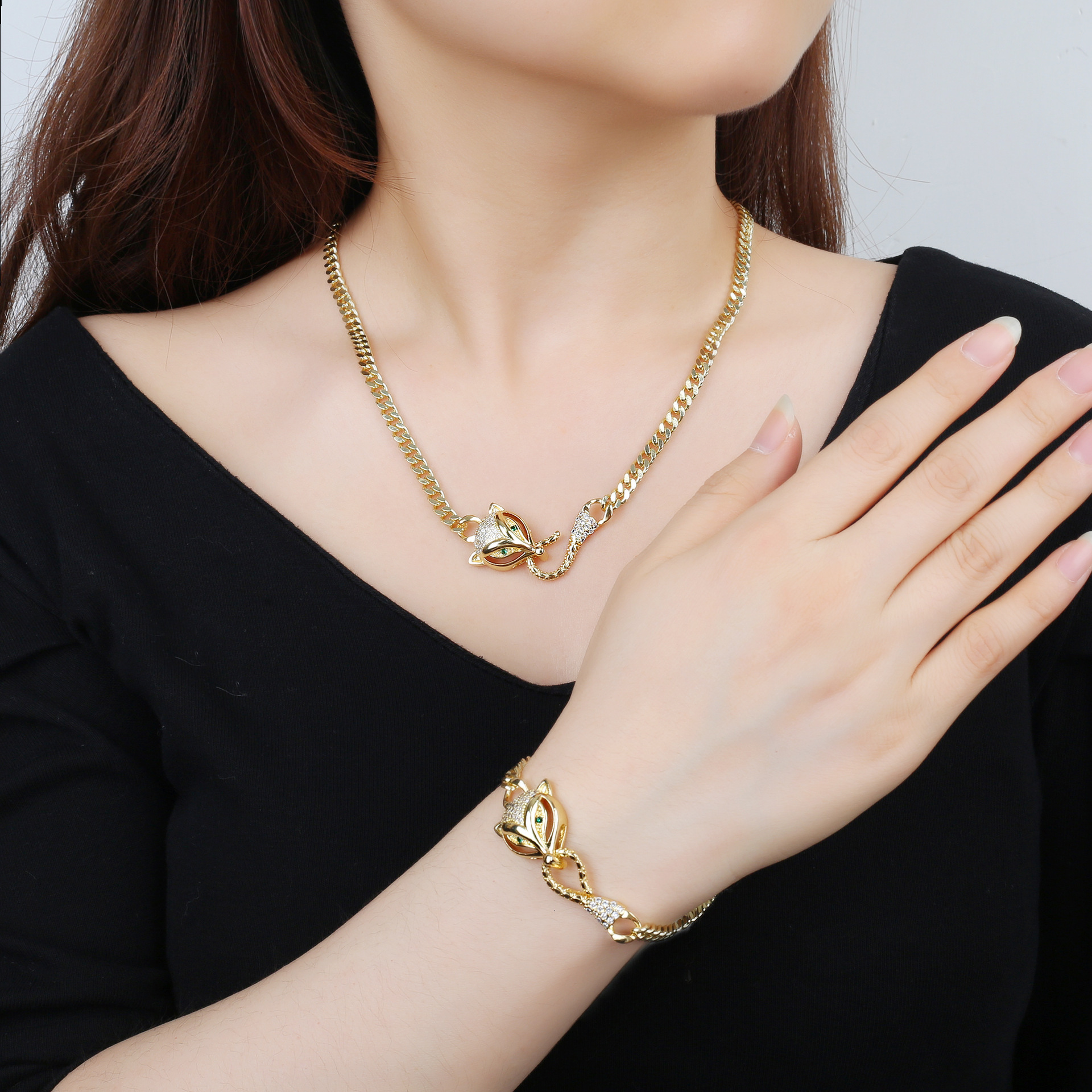 Luxury Designer Jewelry Hot-selling Elegant Simple Snake-shaped Leopard Head Fox Bracelet Ne Set European And American Style Personalized Diamond-encr