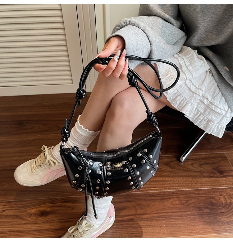 2025 Autumn New Fashion Punk Style Elegant Rivet Bucket Bag European Style American Women's Underarm Bag Designer Shoulder Bag
