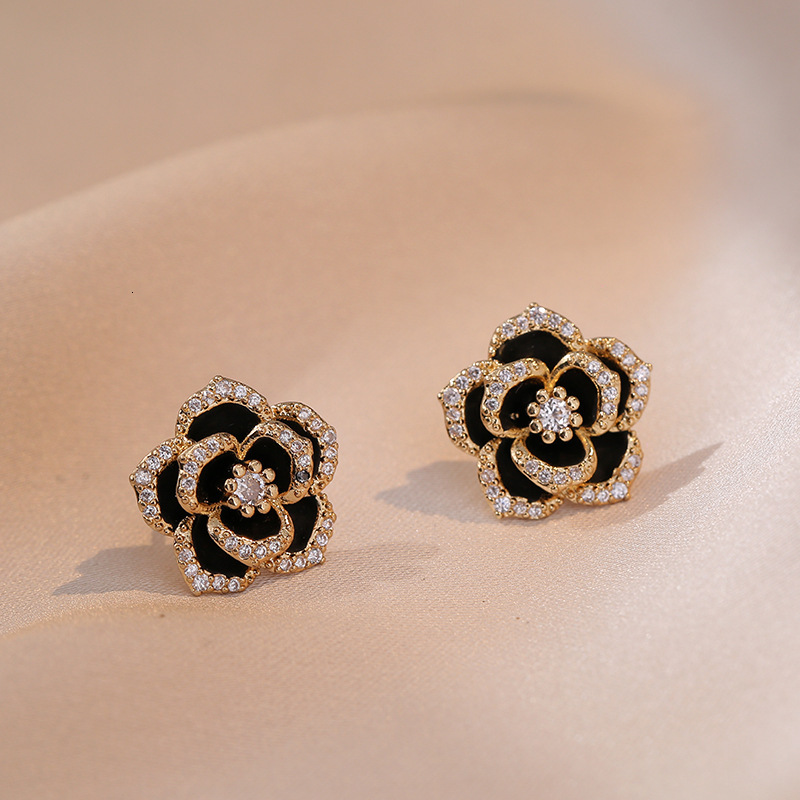 Luxury Brand Designer Jewelry Necklace For Women Camellia Sweet New Small Trendy Ins Style Minimalist Rose Flower Wholesale Set Collarbone Chain