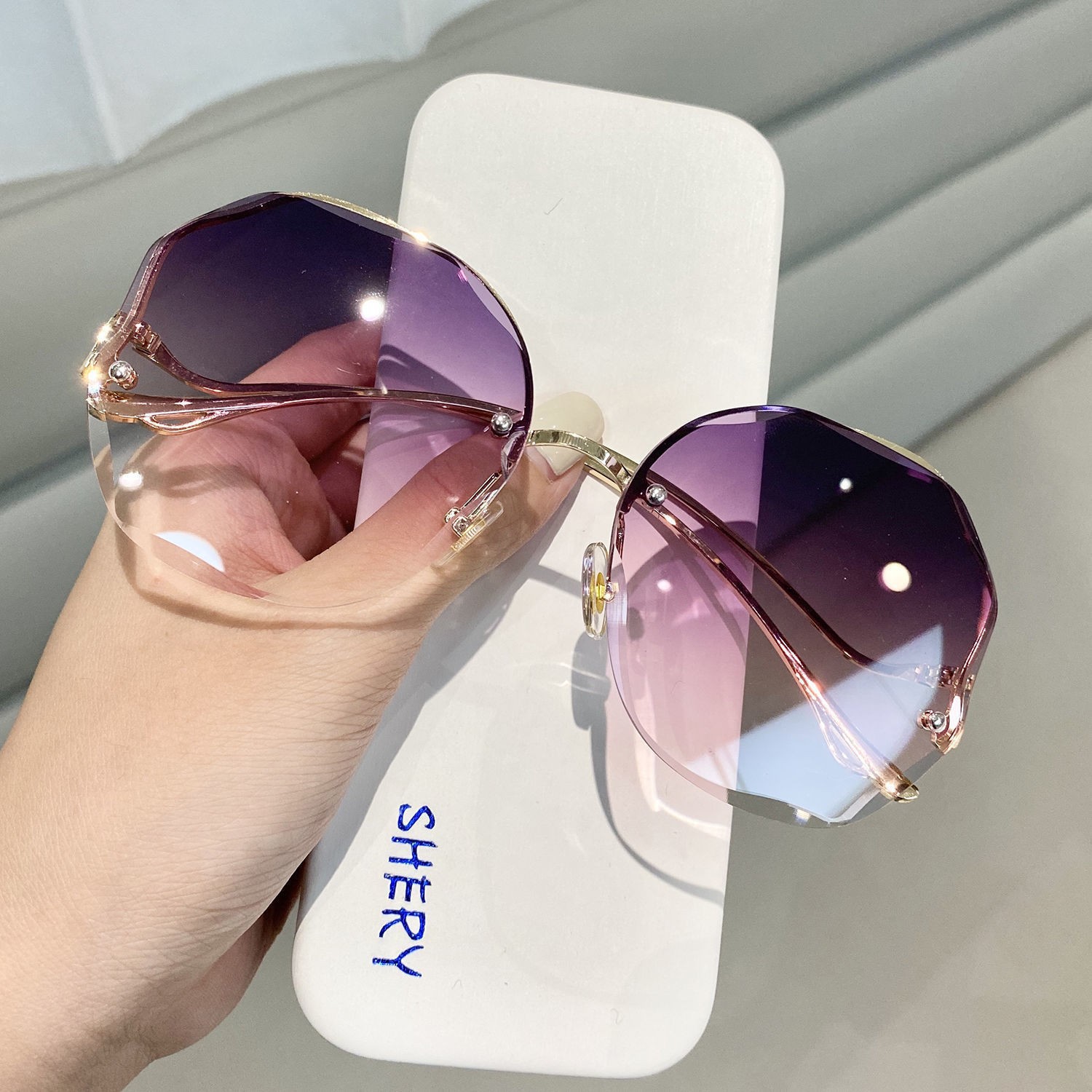 New Arrival Stylish Ocean Tinted Gradient Sunglasses for Women Trendy European American Style Rimless Cut edge UV Protection Street style Eye wear