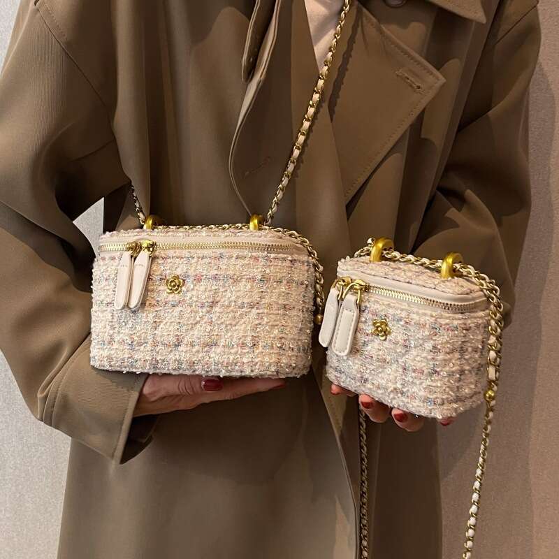 Designer Bag Luxury Bag 2025 New Woolen Stylish Shoulder Bag Small Chain Box Women's Crossbody Fashion Single Shoulder Velvet Trend