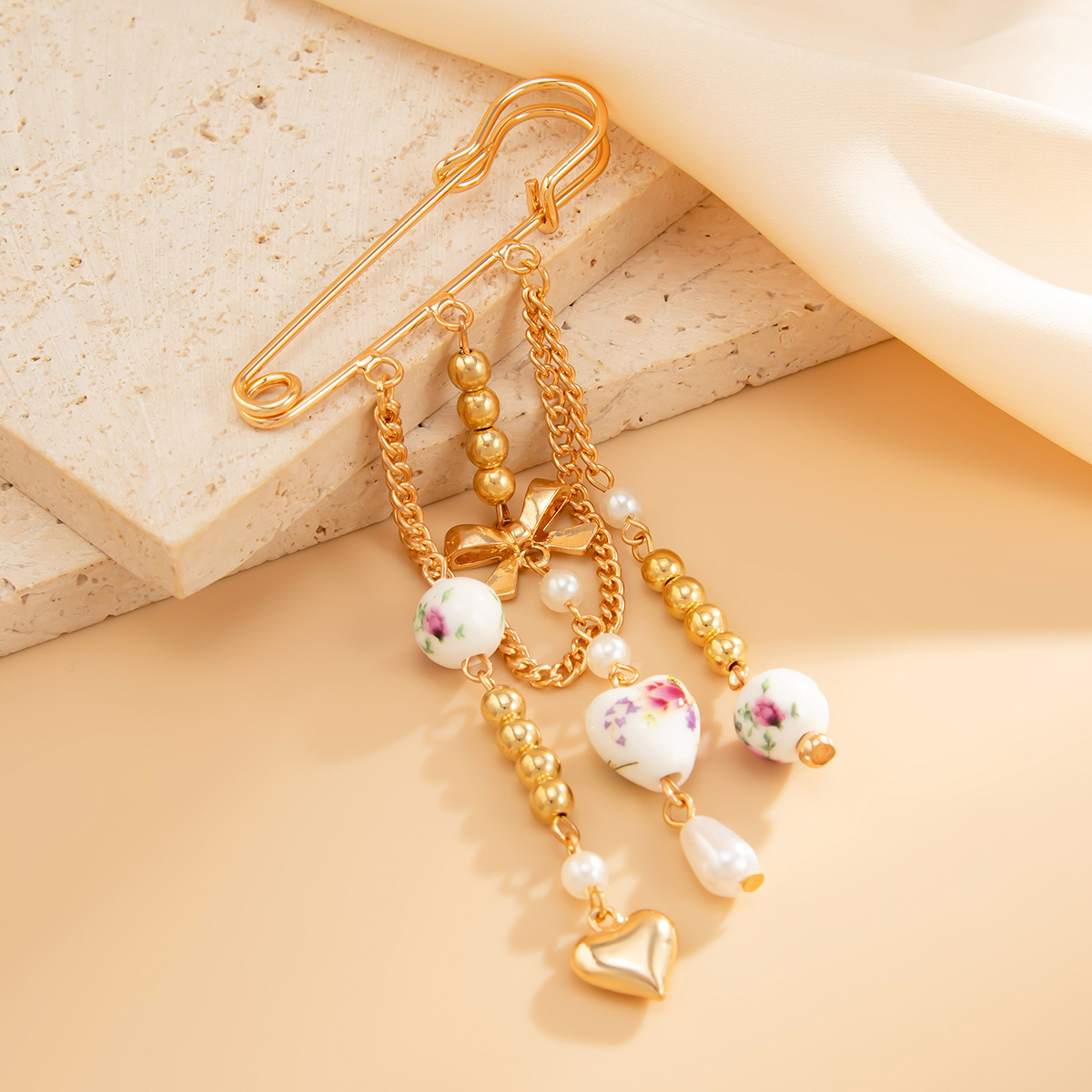 New Arrival European American Style Dopamine Inspired Heart shaped Alloy Brooches Sweet Bowknot Bead strung Pins for a Stylish Touch