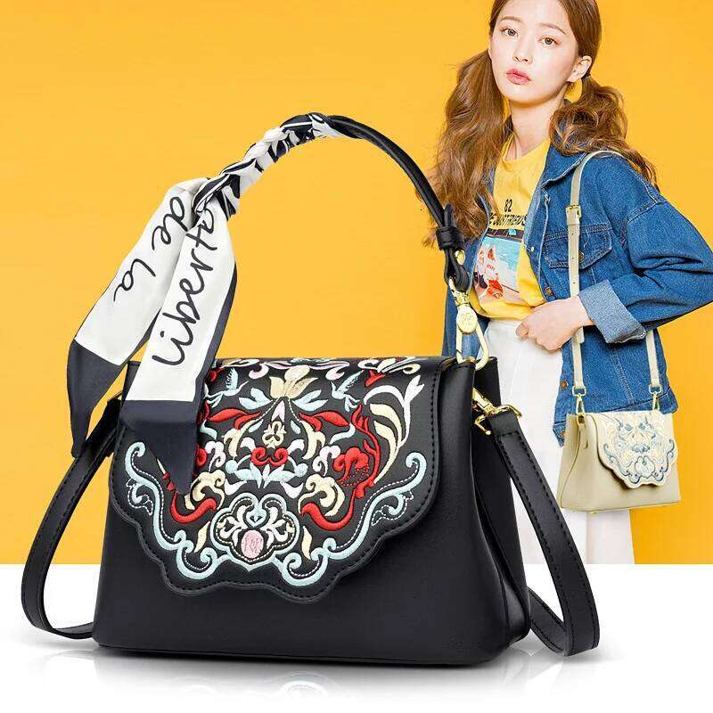 2025 New Boho Embroidered Tote Bag Ethnic Crossbody Purse Women Chinese Vintage Minimalist Shoulder Handbag Artistic Retro Style