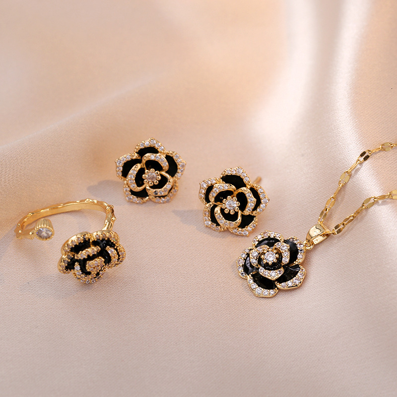 Luxury Brand Designer Jewelry Necklace For Women Camellia Sweet New Small Trendy Ins Style Minimalist Rose Flower Wholesale Set Collarbone Chain