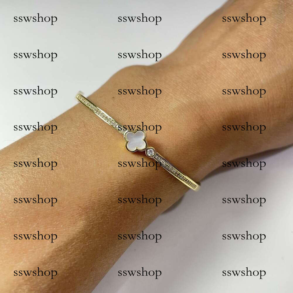 Korean Version Natural Mother-of-Pearl Four-Leaf Clover Fashion Simple Non-Fading Jewelry for Women Light Bracelet