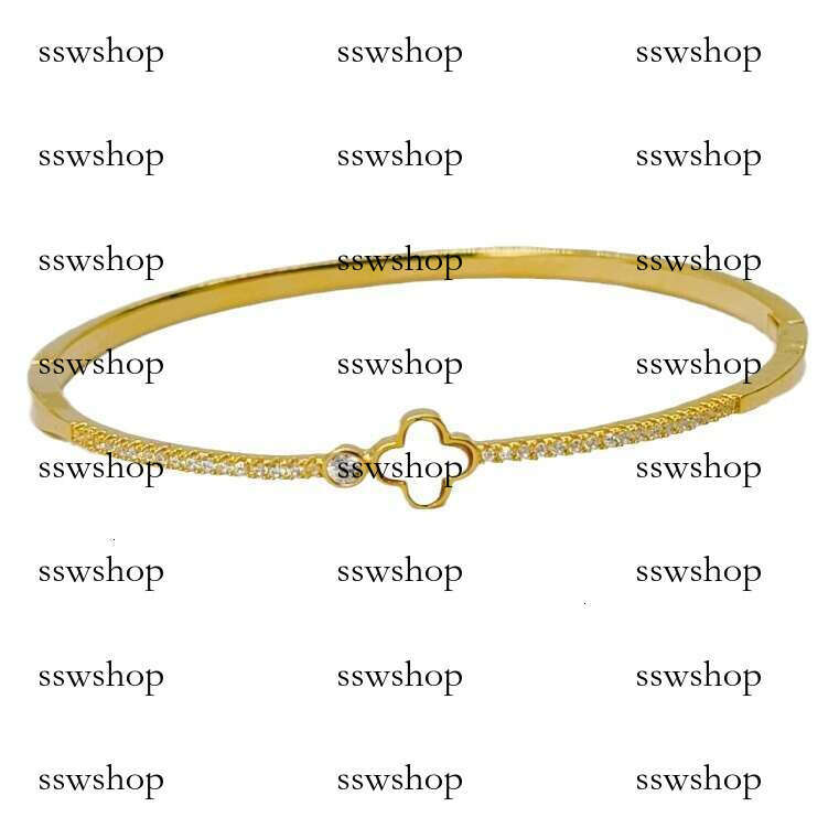 Korean Version Natural Mother-of-Pearl Four-Leaf Clover Fashion Simple Non-Fading Jewelry for Women Light Bracelet