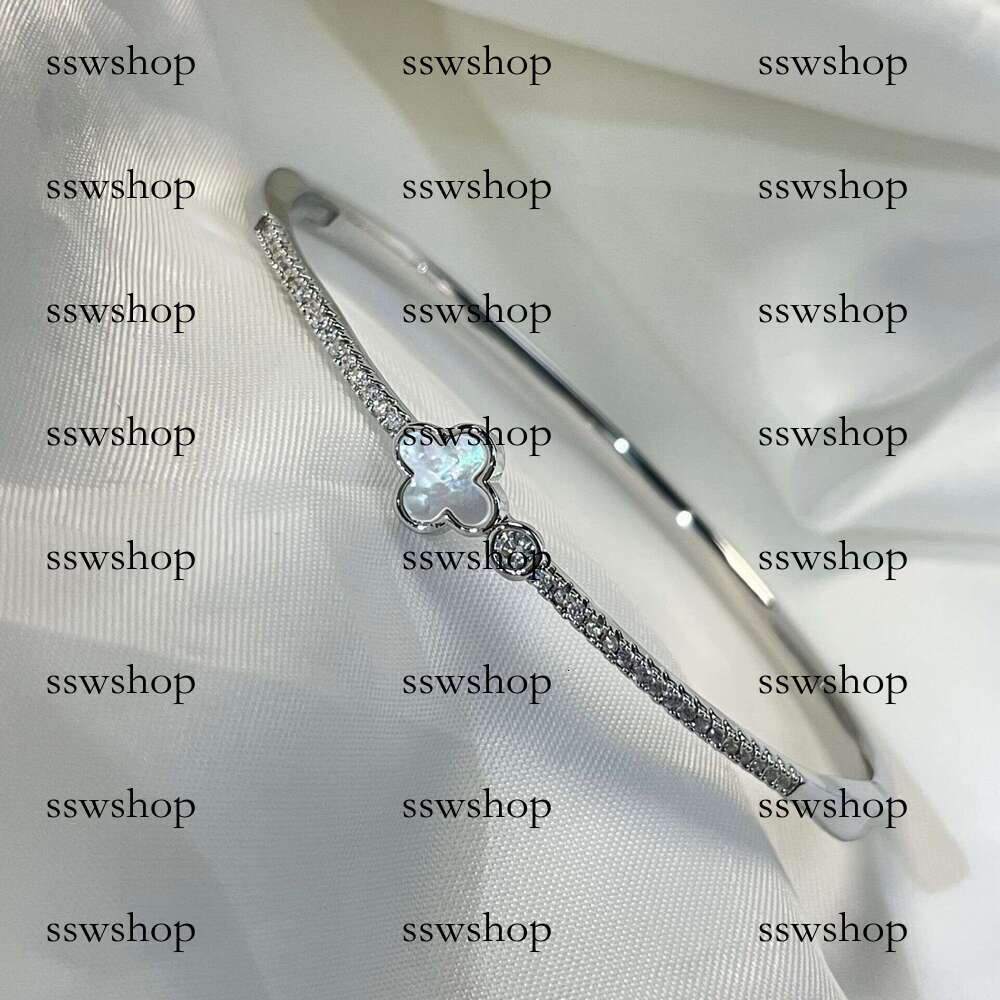 Korean Version Natural Mother-of-Pearl Four-Leaf Clover Fashion Simple Non-Fading Jewelry for Women Light Bracelet
