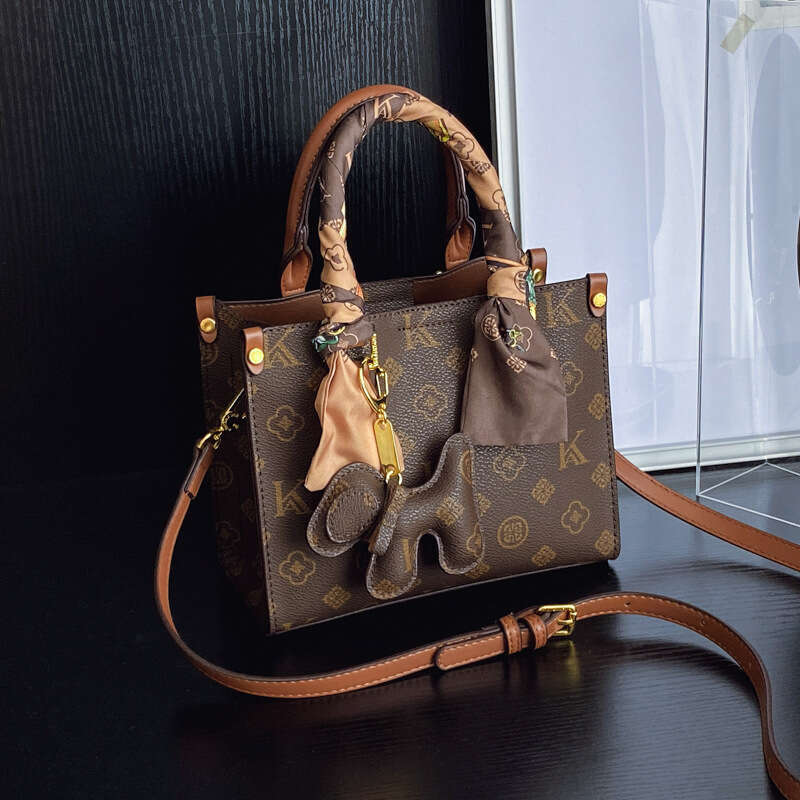 Best Seller Designer Bag Designer Handbag For Women 2025 New Commuter Small Square Handheld Fashion Versatile Shoulder Cssbody Bag