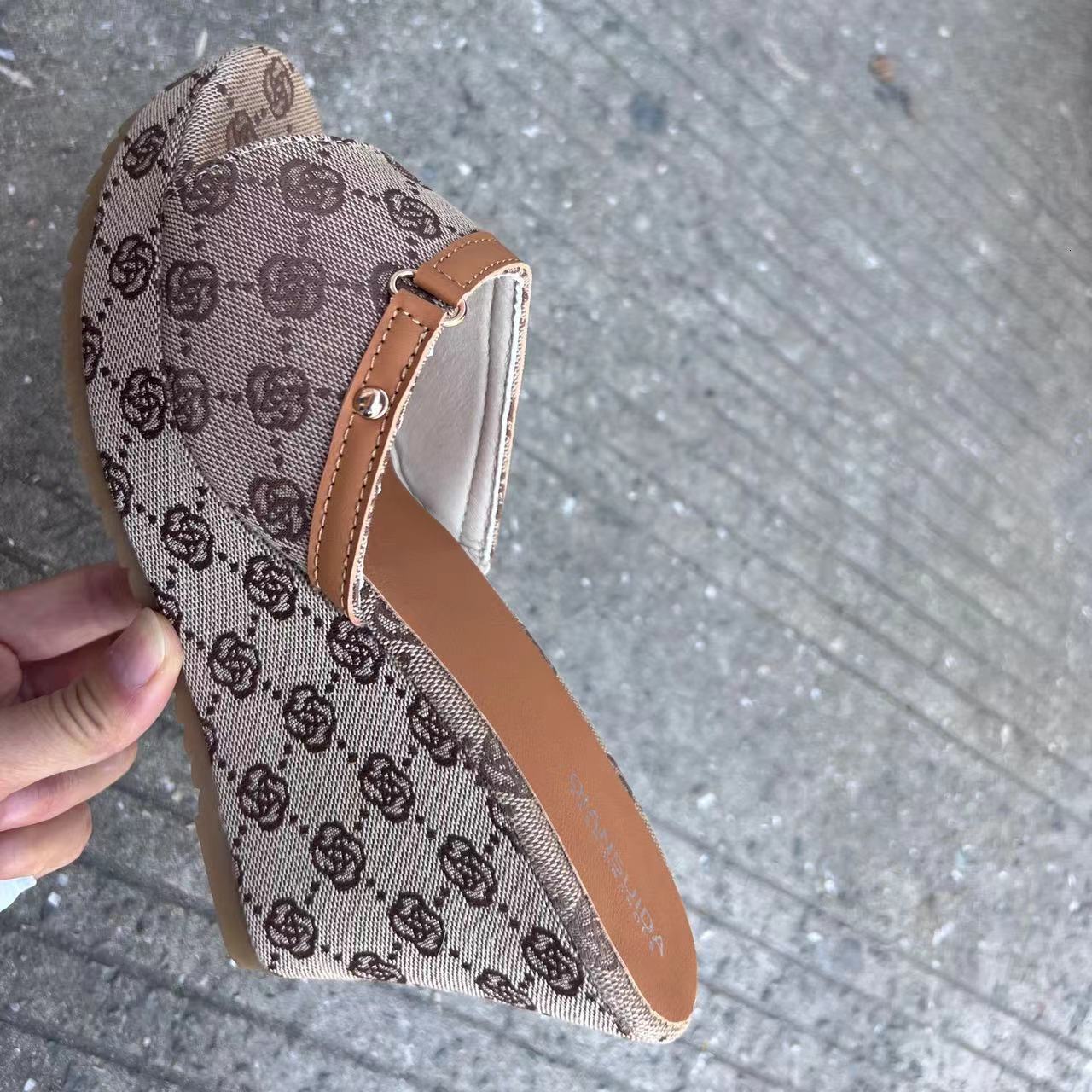 2025 Summer New Girl's Big Slope Cowboy Slippers Height Increasing Casual Beach Shoes Women's One Word Round Head Outer Sandals Large Size