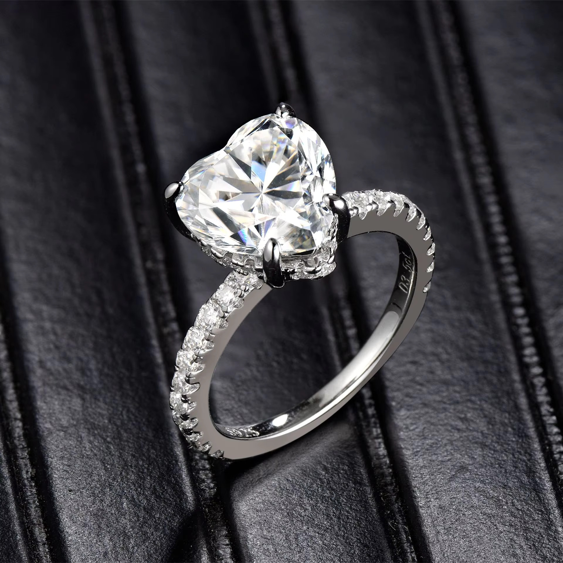 Ruizuan Fashion Jewelry Heart Shaped 3.5 Carats 925 Sterling Silver Moissanite Ring