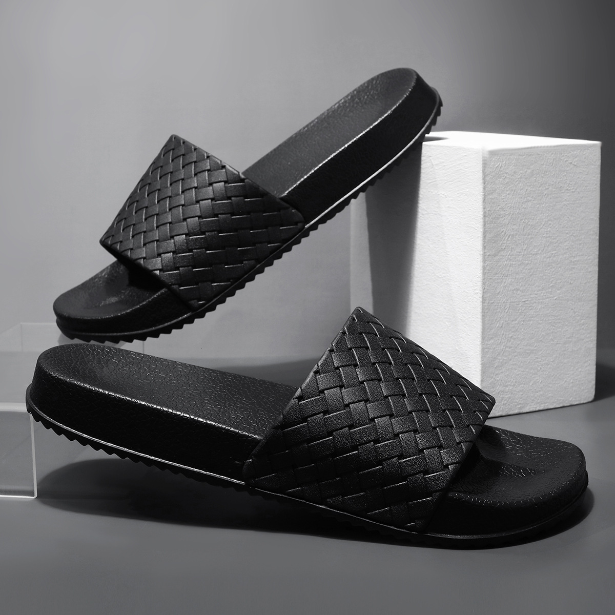 2025 New Summer Slippers Fashion Sports Woven Slippers Integrated Anti Slip Simple Thick Bottom Design Men's Cool Slippers 38-49 Large