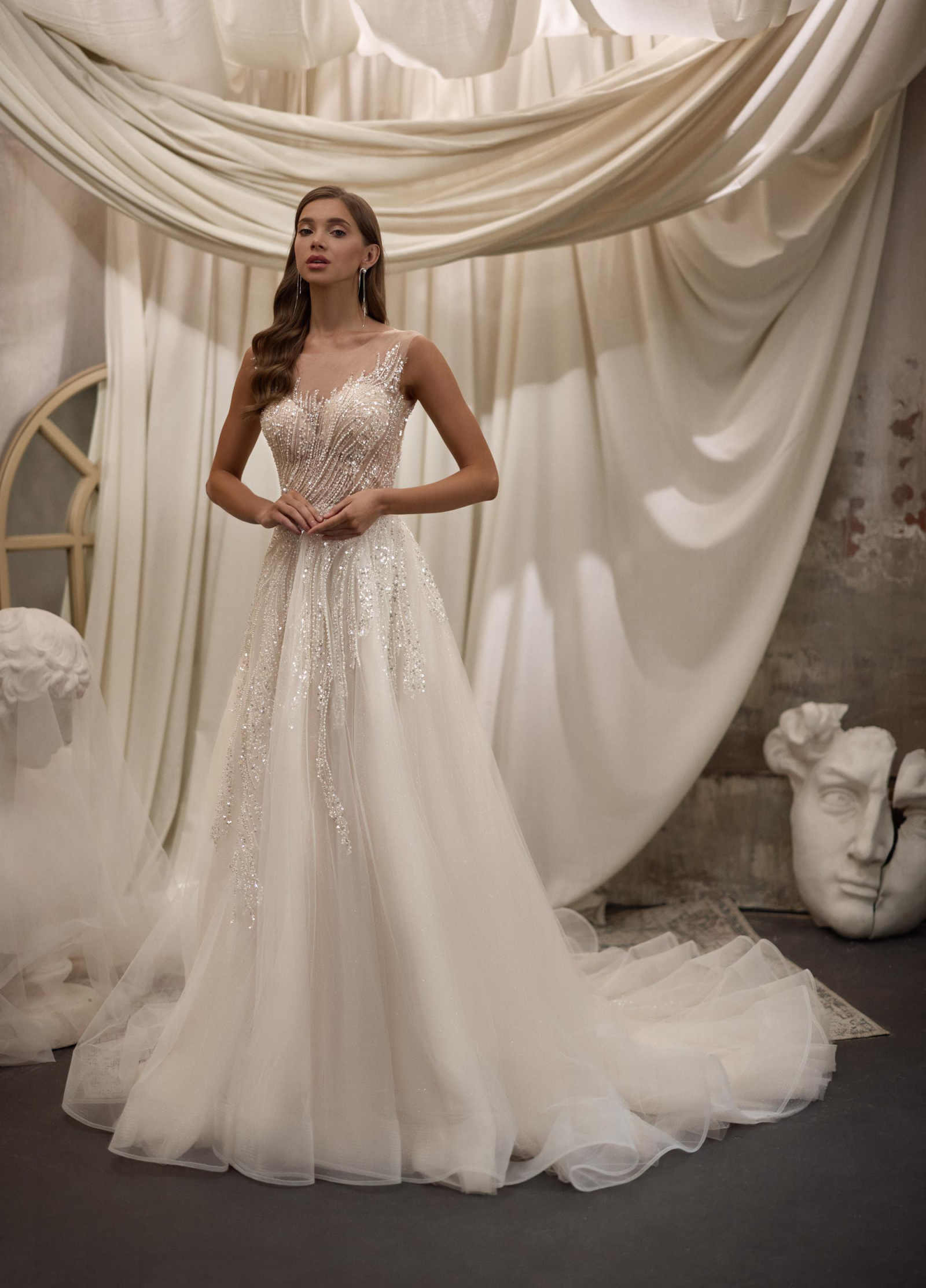Crystal Classic A Line Wedding Dresses Sleeveless Lace Appliques Lace With Bling Sequins Bridal Gowns Lace Up Special Occasion Sweep Train Vestido de 