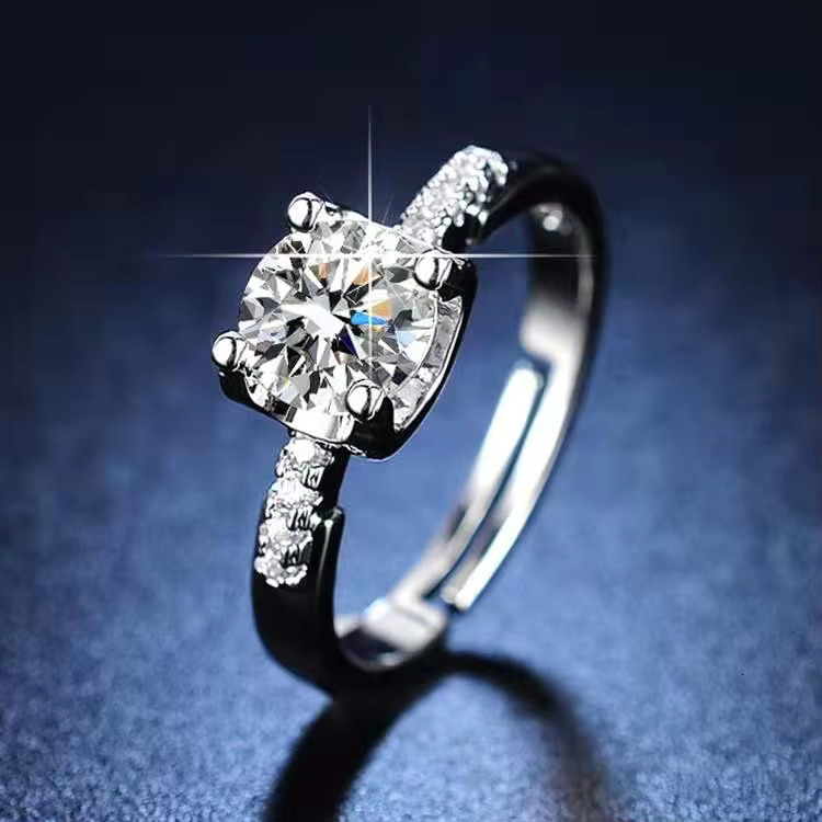 Fashionable women's Zircon dazzg charm engagement and gift accessory ring for wedding ceremony