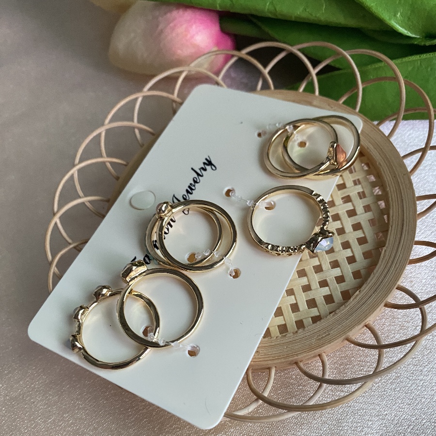 Elegant Seven-Piece Jelly Colored Gold Ring Collection - Fashionable Accessory Set