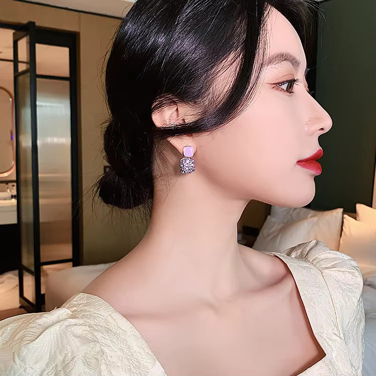 Retro Temperament Europe and America 2023 New High-quality Purple Female Exquisite Niche Fashion Stud Earrings