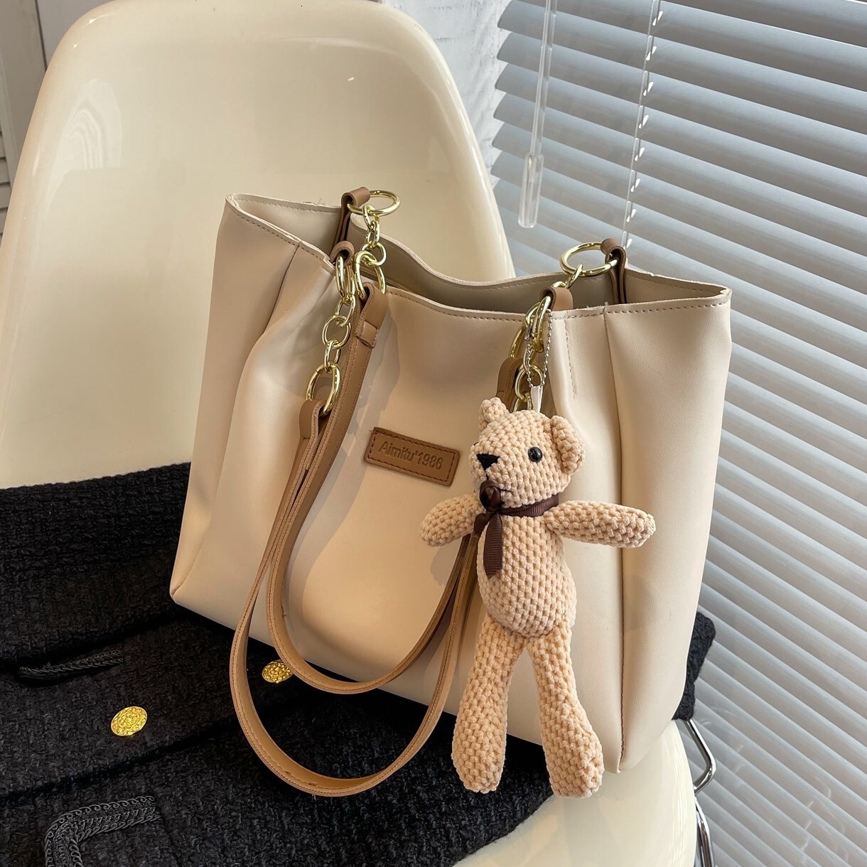 Amy Rabbit Women's 2025 Early Spring New Fashion Large Capacity Contrast Color Simple Multi Functional Cute Designer Handbag