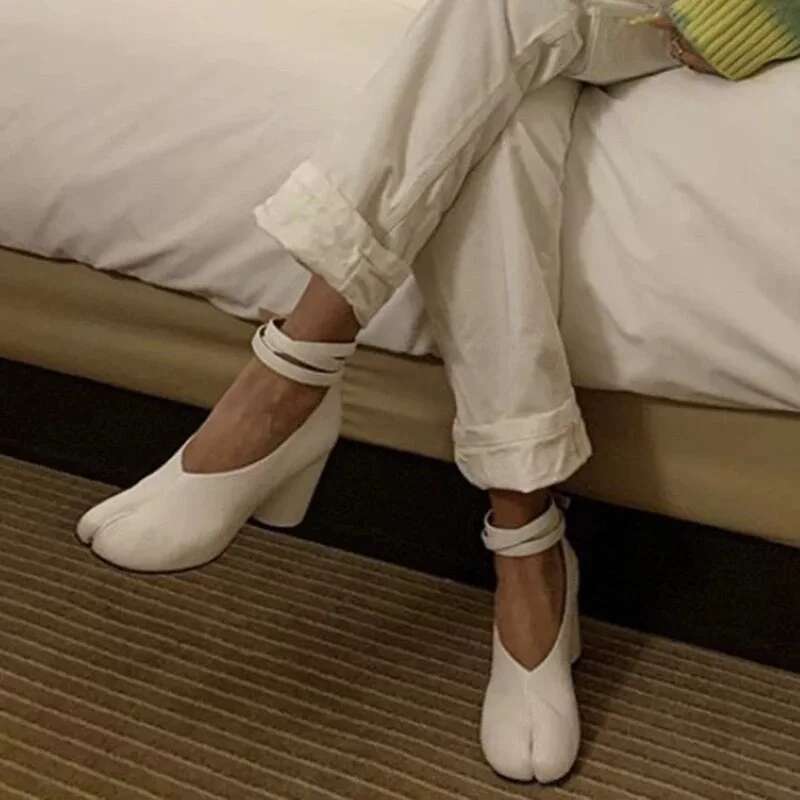 Ins Style Vintage Soft Leather Split Toe Tabi Women Pumps Fashion Ankle Strap Thick High Heels Spring Autumn Casual Chunky Shoes 250312