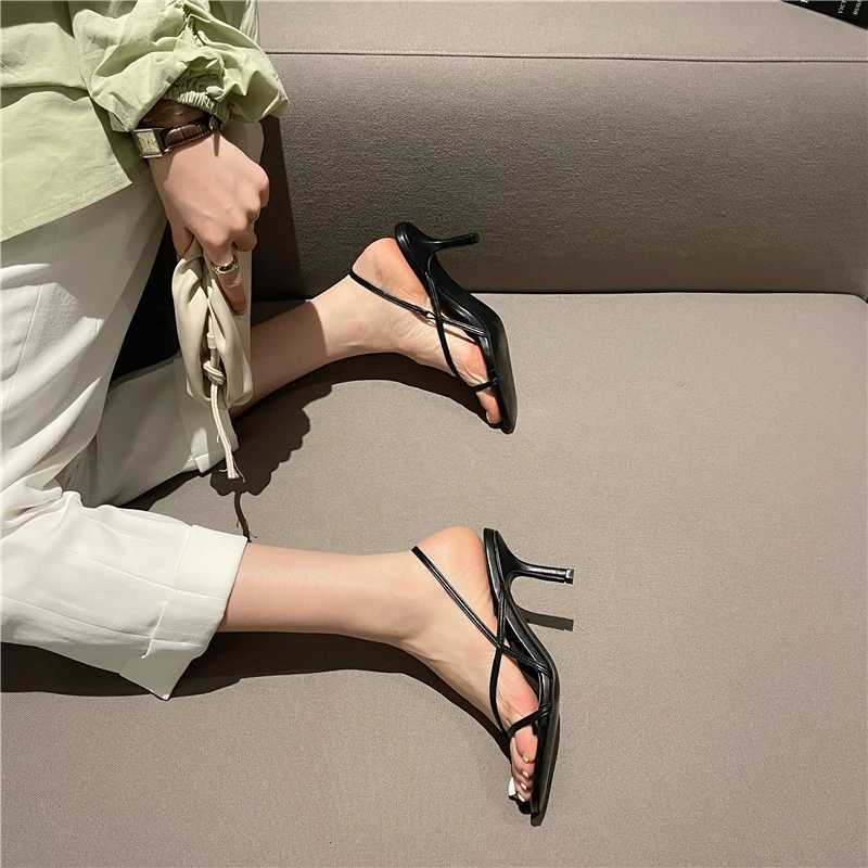 Black Thong Heeled Sexy White Low Heel hot Designer Sandals Summer Shoes For Wen 2024 Belt Buckle Sandalias Femini Z250301