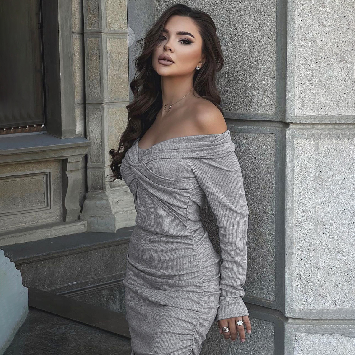Hot Selling Women's Clothing New Autumn New Product Fashionable Temperament Slim Fit One Line Pleated Long Sleeved Dress