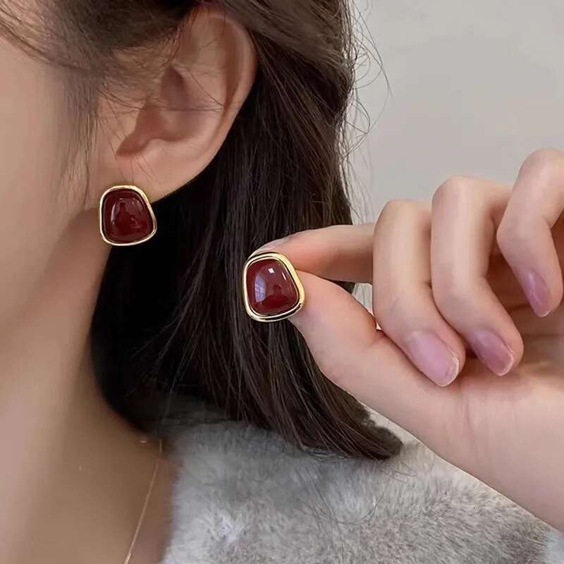Vintage Enamel Wine Red Metal Stud for Women Fashion Geometric Earrings Elegant Wedding Jewelry Accessories