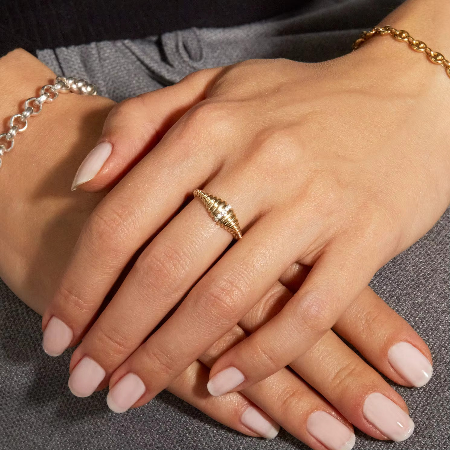 Women Jewelry Sterg Sier 14K Gold Plated Pave Stone One Row Ribbed Twist Dome Croissant Ring