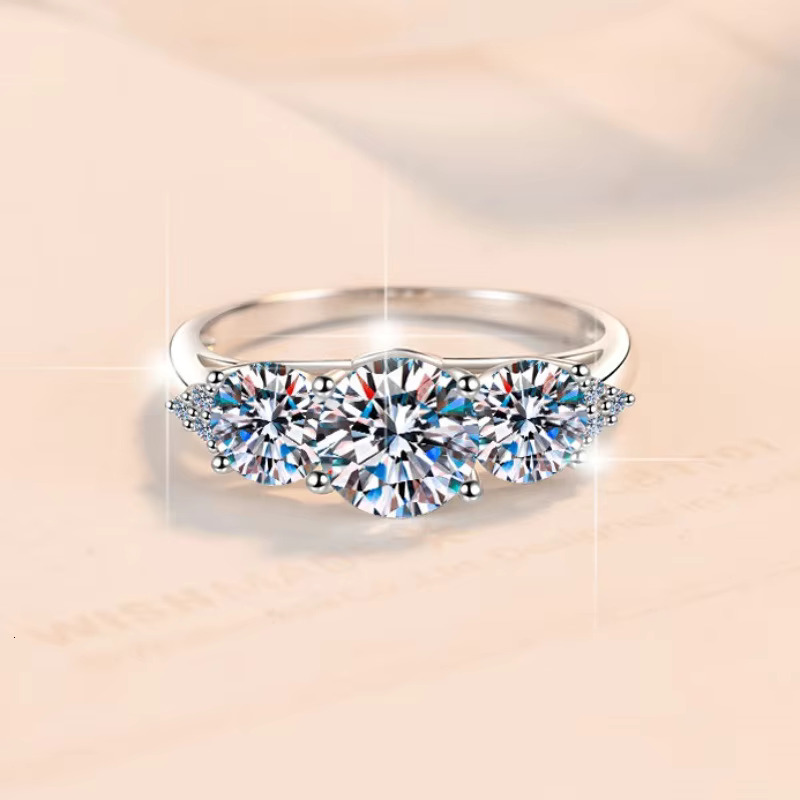 Environmental Friendly Gra 8mm Moissanite Diamond Jewelry Bling 925 Sterling Silver Round for Women Moissanite Ring