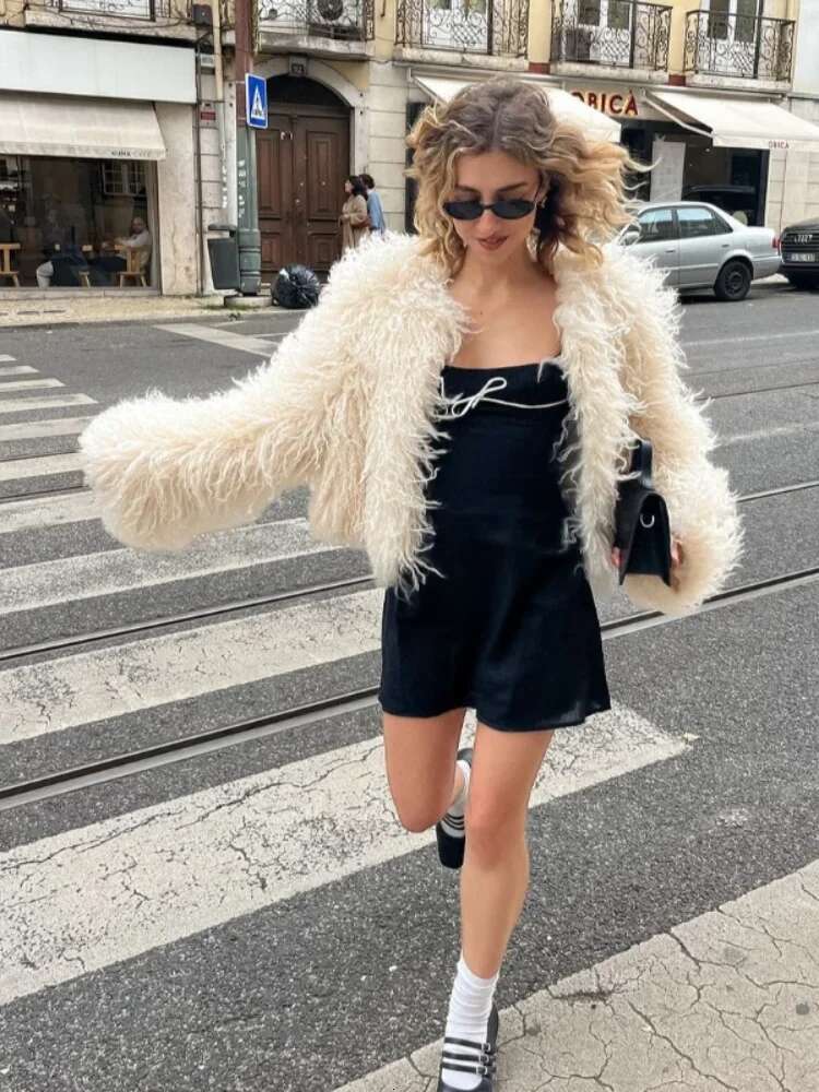Elegant White Women's Thicken Cropped Faux Coat Casual Long Sleeve Short Loose Fur Jacket Winter Lady Chic Street Outerwears