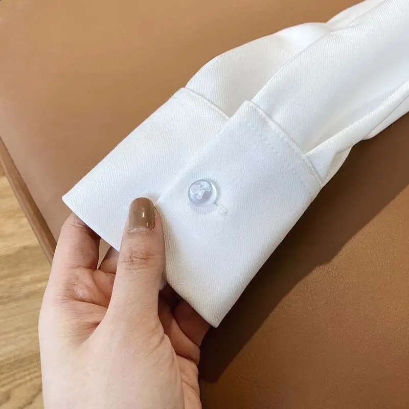 Fashionable British white shirt womens feels spring and autumn long sleeved retro Korean V-neck coral color solid color matching top 250225