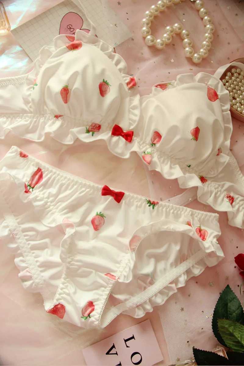 Strawberry Cute Japanese Milk Silk Bra Panties Set Wirefree Soft Underwear Set Kawaii Lolita Bra and Panty Set Pink LingerieXJ250301