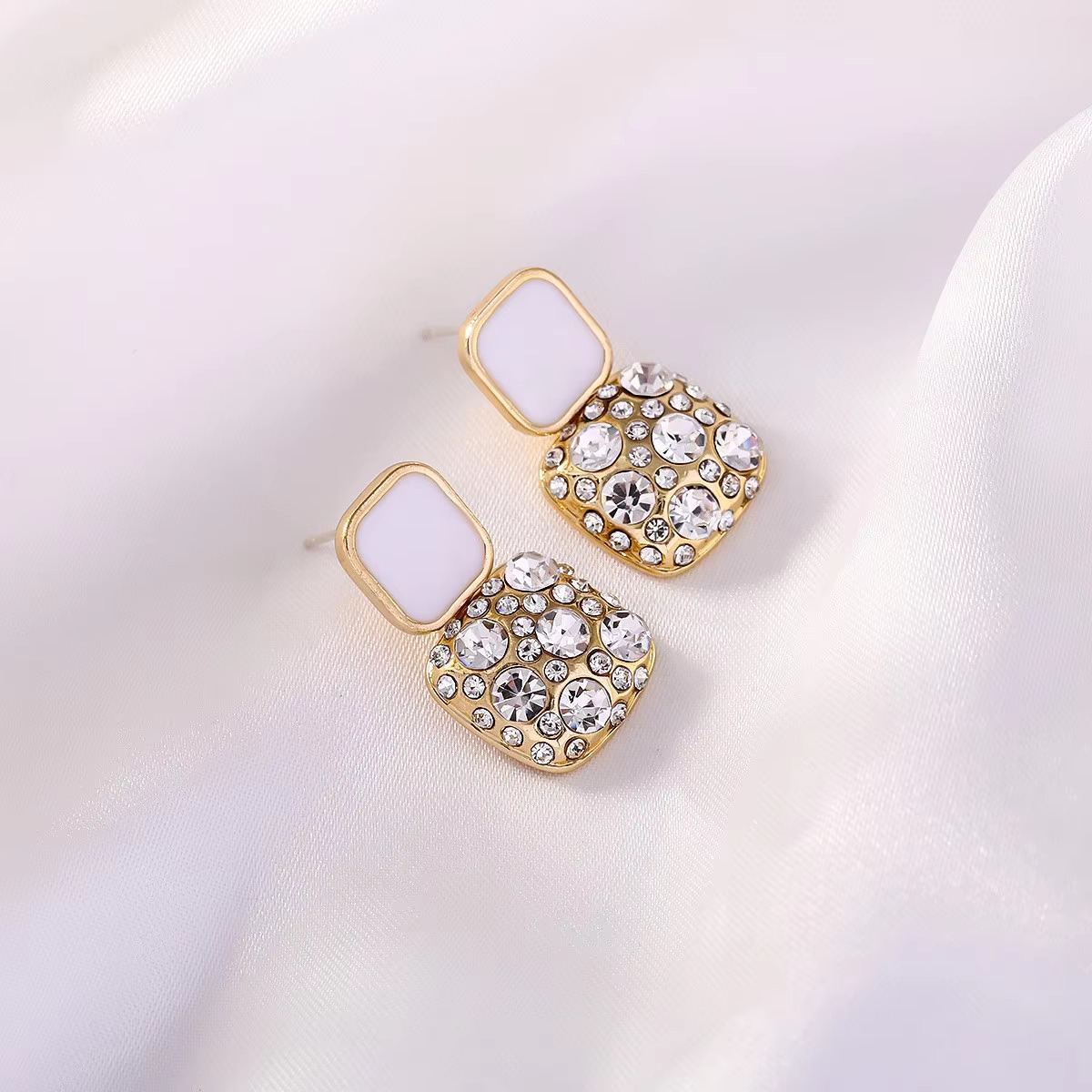 Retro Temperament Europe and America 2023 New High-quality Purple Female Exquisite Niche Fashion Stud Earrings