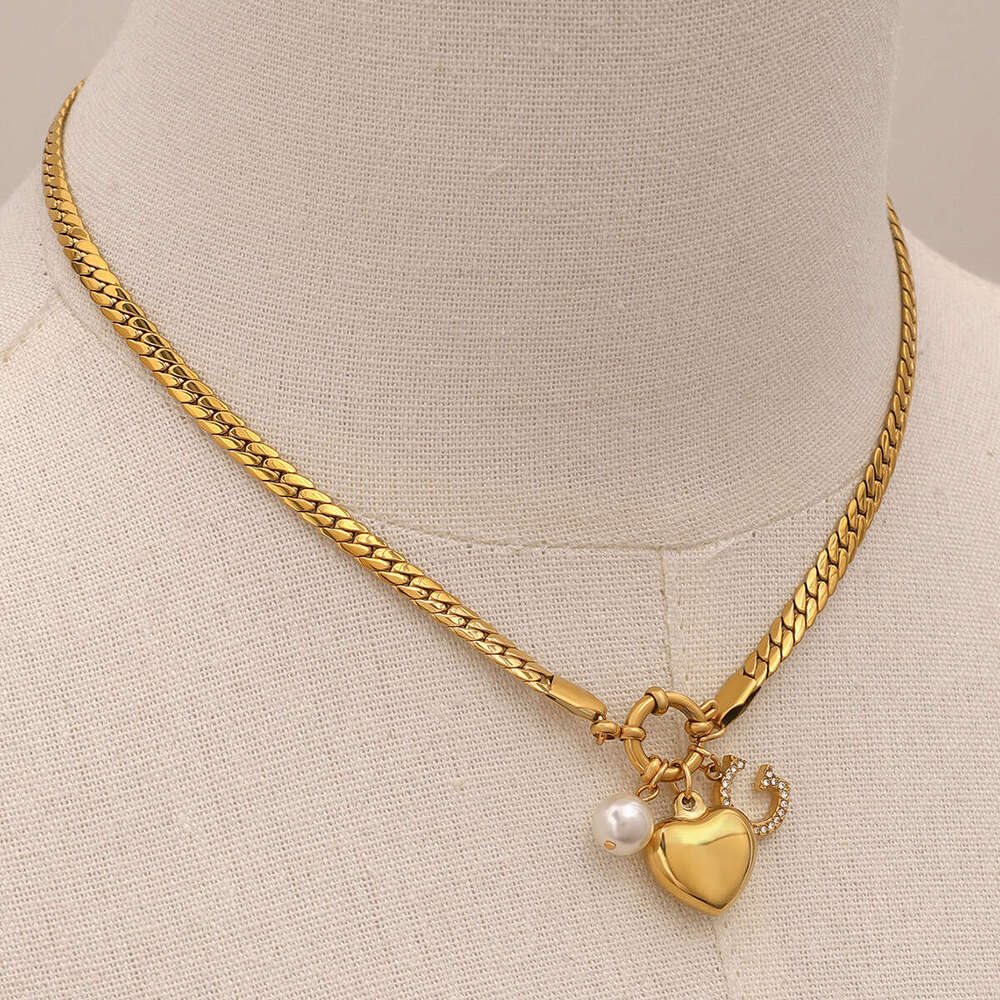 designer Necklace Jieding Stainless Steel Pearl Heart Pendant Necklace Zircon Letter Clavicle Chain Advanced Sensory Item Jewelry