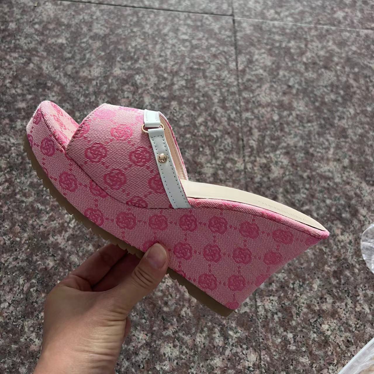 2025 Summer New Girl's Big Slope Cowboy Slippers Height Increasing Casual Beach Shoes Women's One Word Round Head Outer Sandals Large Size