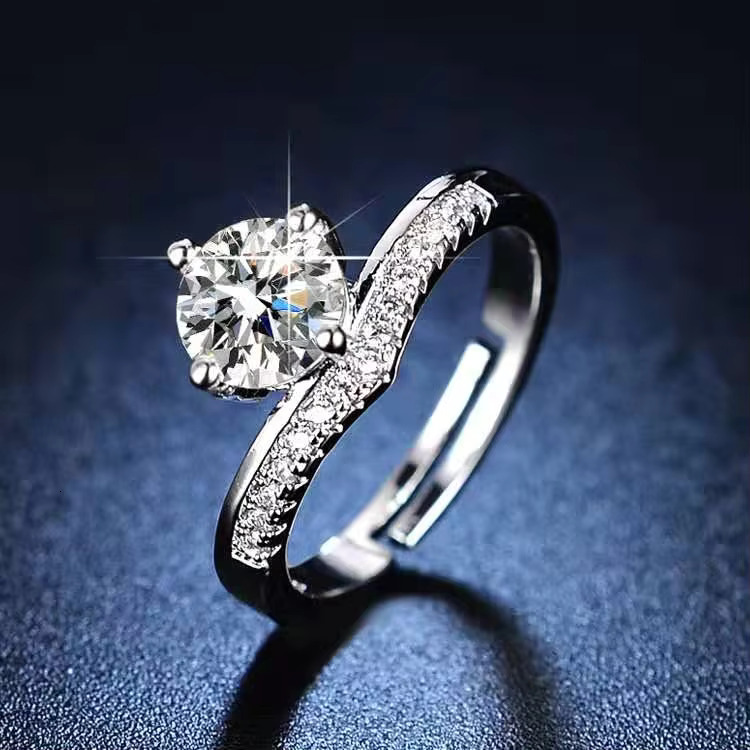 Fashionable women's Zircon dazzg charm engagement and gift accessory ring for wedding ceremony
