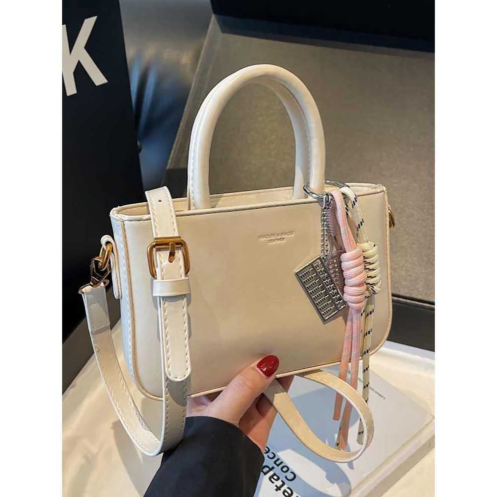 Luxury Bury Handbags for Wen 2025 New Designer Lady Top-handle Single Shoder Bags with Pendant Versatile Crossbody Pack Z250318