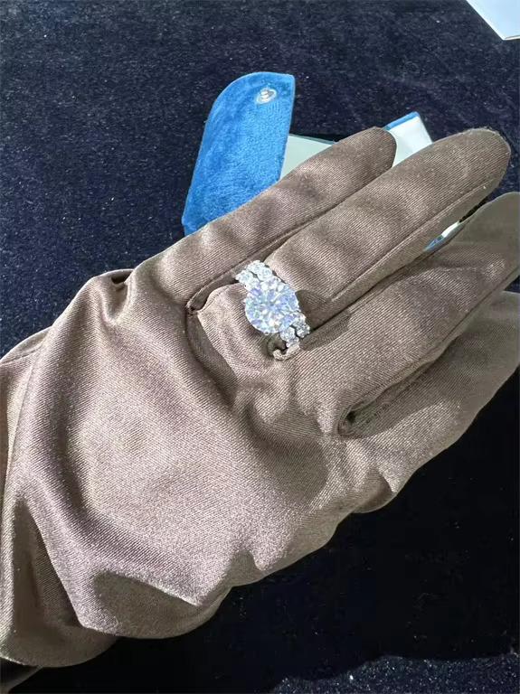 Hot Sale VVS Moissanite 925 Sterling Silver Custom Ring Womens Ring Wedding Ring