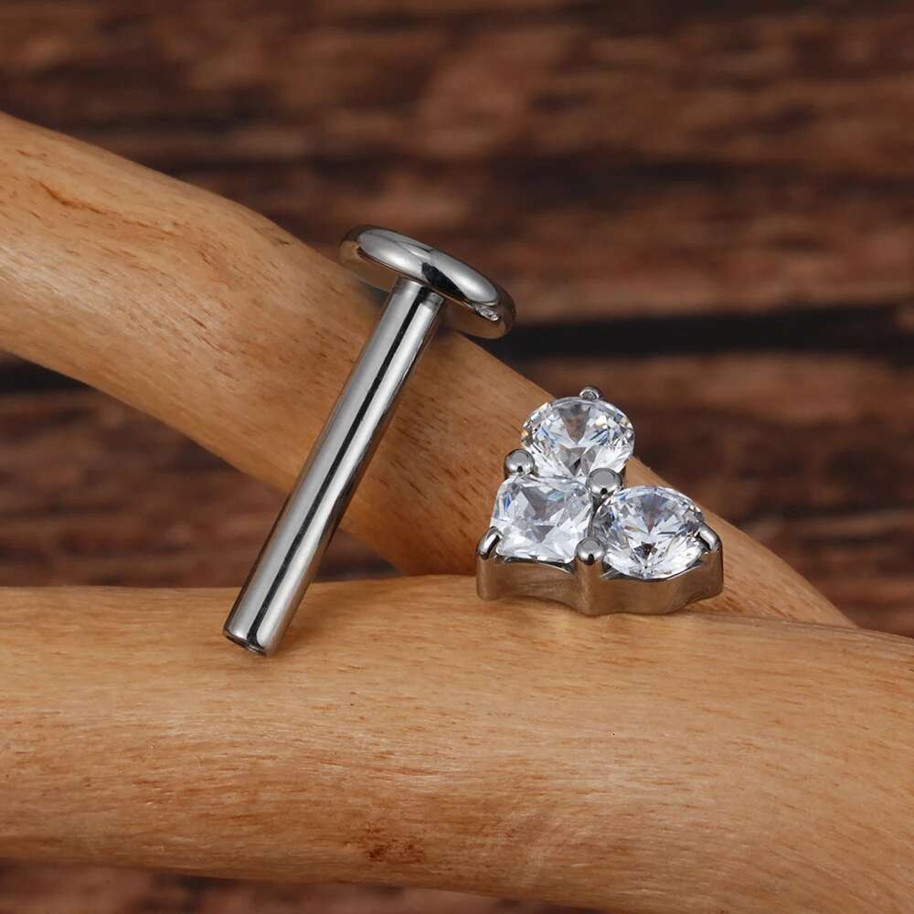 Right Grand ASTM F136 Titanium 16G CZ Heart Cartilage Conch Tragus Helix Stud Earring with Flat Back Medusa Monroe Piercing
