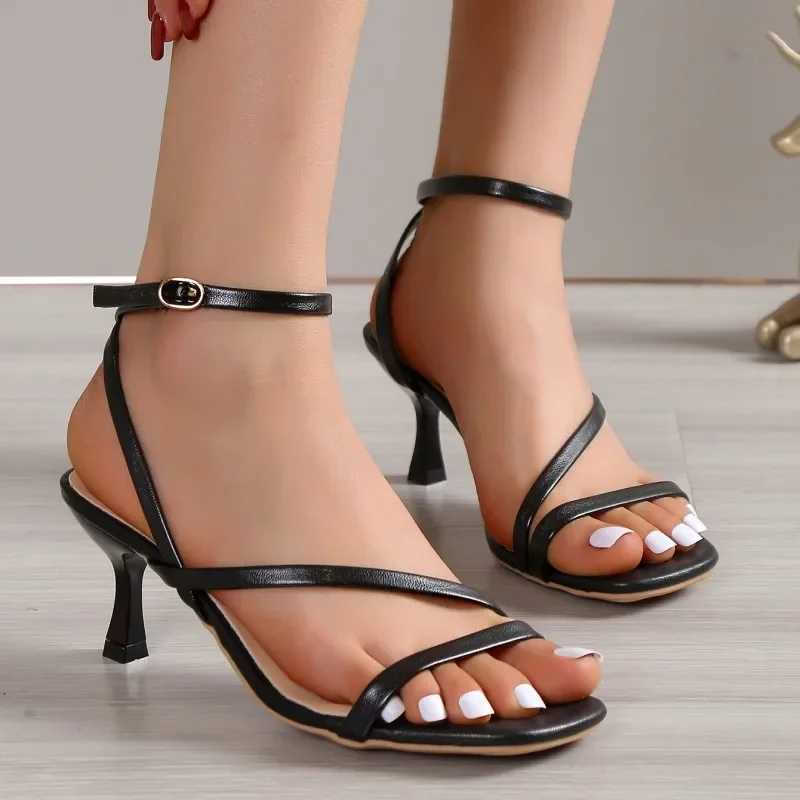Modern Wens Sandals with Buckle Strap and Narrow Band Cbination High H Summer Wen Casual hot Ladies Shoes Z250301