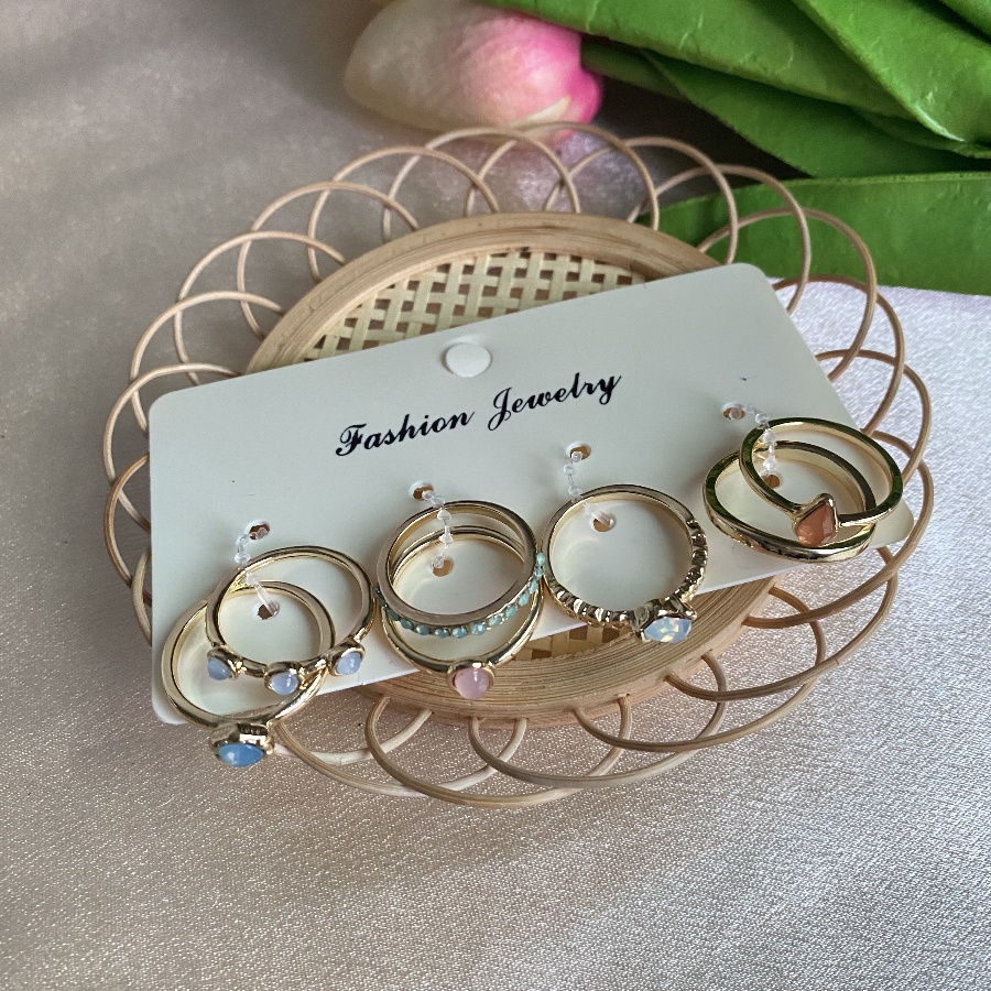 Elegant Seven-Piece Jelly Colored Gold Ring Collection - Fashionable Accessory Set