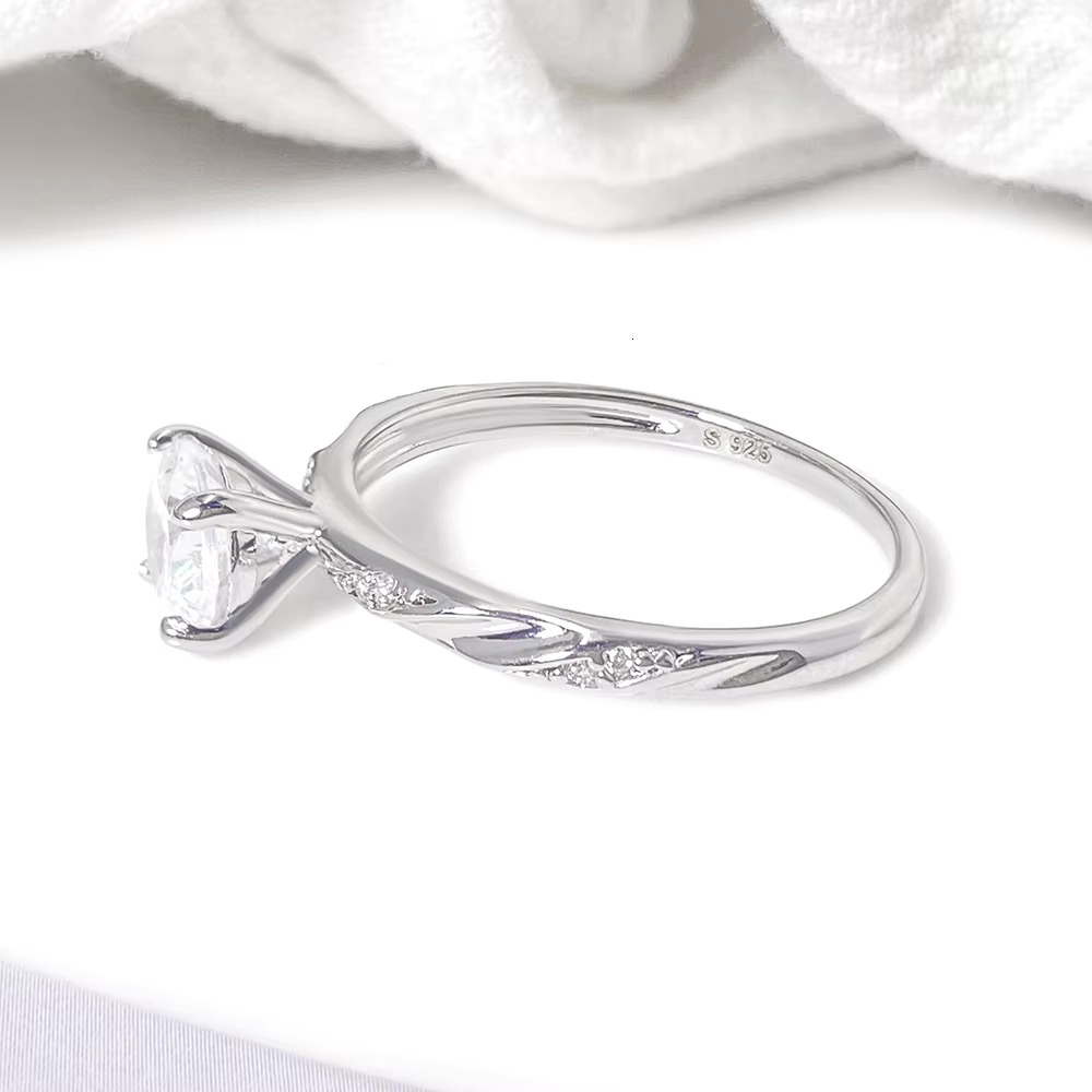 Waterproof Non Tarnish Classic Moissanite Ring S Inlaid High Quality Gold Plated Fine Jewelry for Women