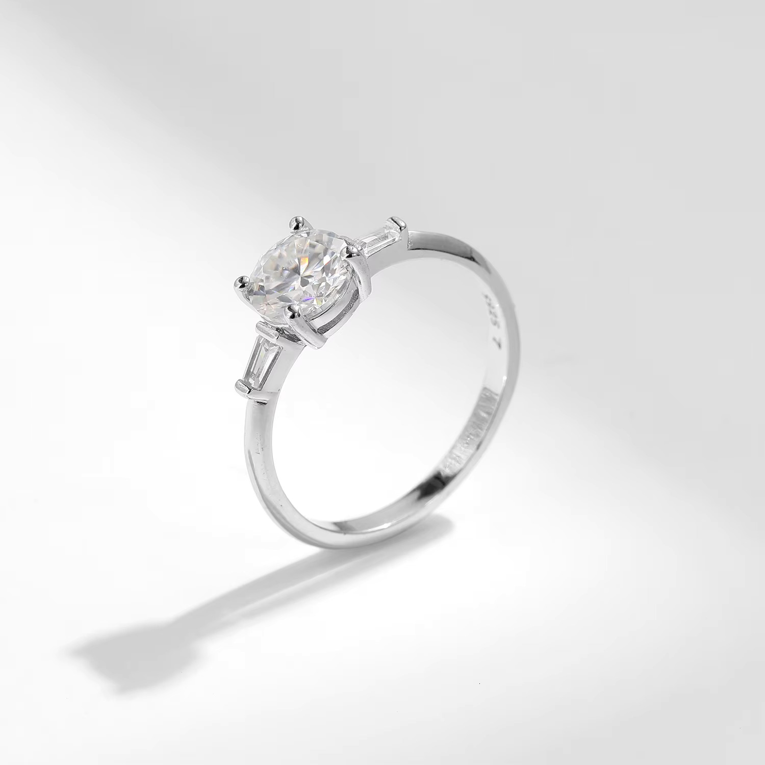 Classic Sterg Sier Wedding Engagement Band Jewelry for Women 1.0CT D Color Lab Dia Round Moissanite Ring