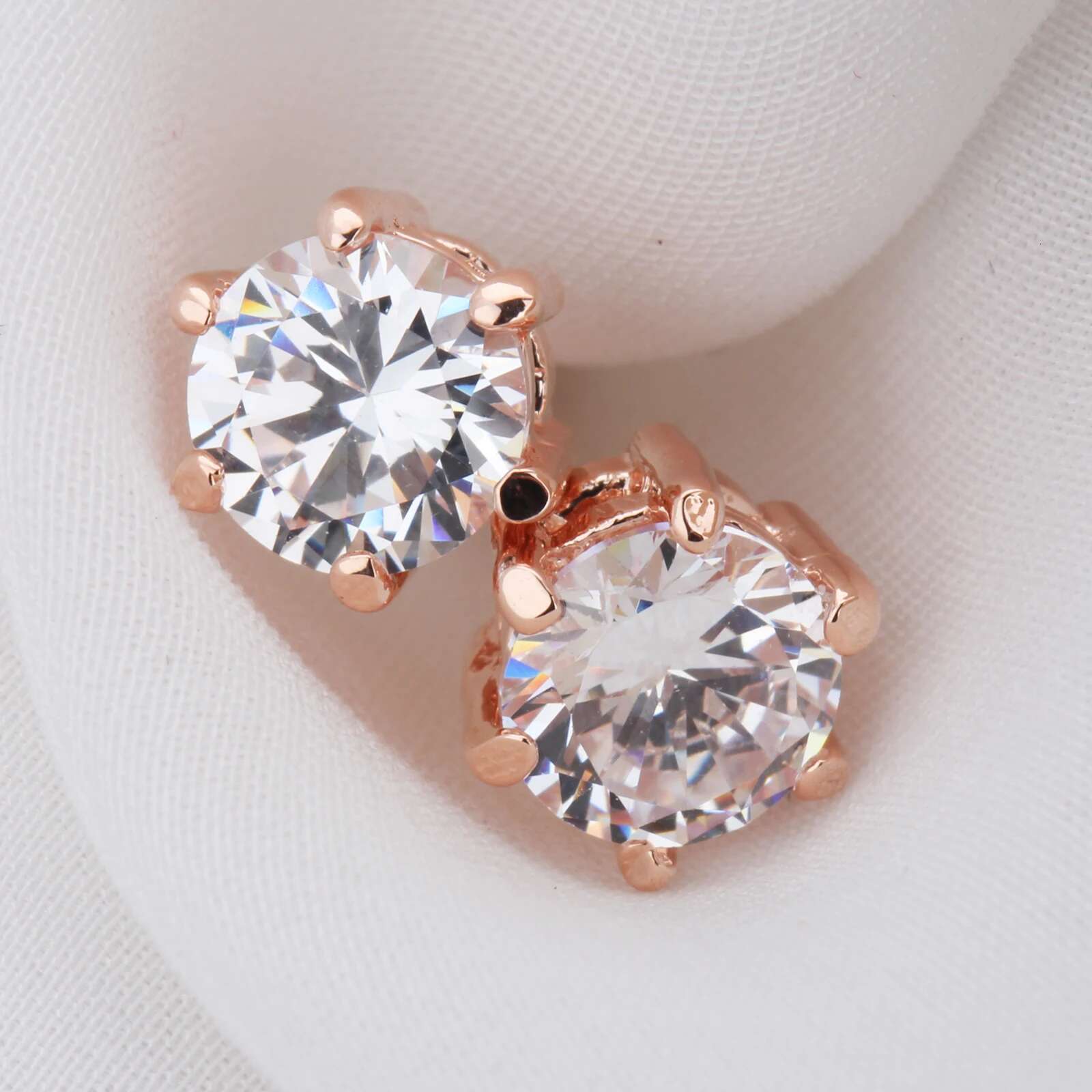 Classic Zirconia Stud Earrings for Women Men Sparkg Crystal Rose Gold Color Wedding Engagement Ear Accessories Jewelry E035