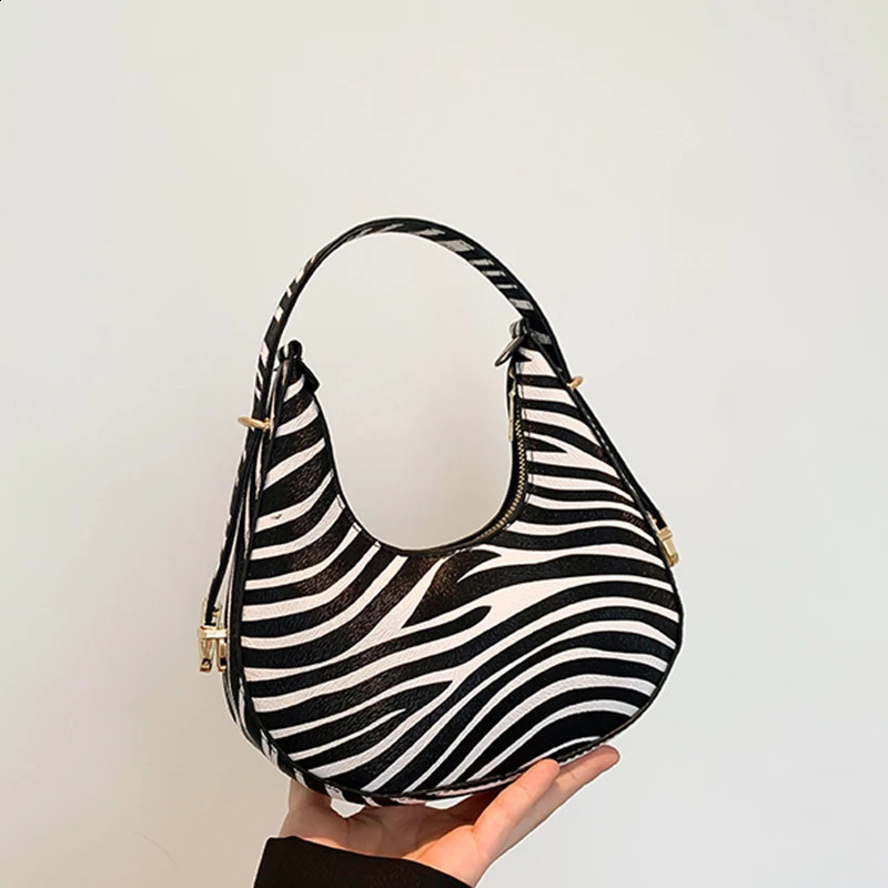 Cow Pattern Shoulder Bag For SpringSummer Versatile Womens Personalized Korean Leopard Underarm Handbag 250227