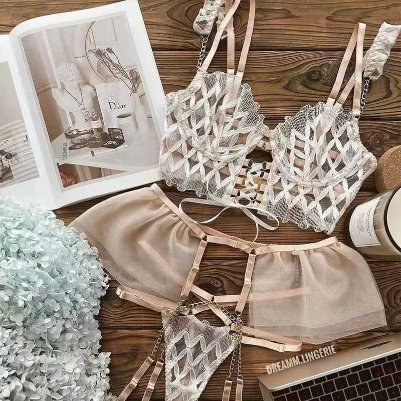 Sexy Fishbone Corset Comfortable Embroidered Fly Sleeve Outer Lingerie Long Vest Style Bra SetXJ250301