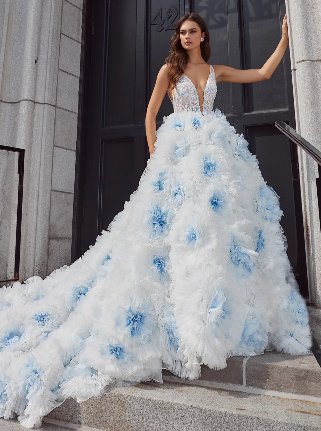 Real Image A Line Wedding Dresses With Spaghetti Strap Deep V-Neck Sleeveless Appliques Lace Bridal Gowns Sexy Backless Sweep Train Vestido de novia
