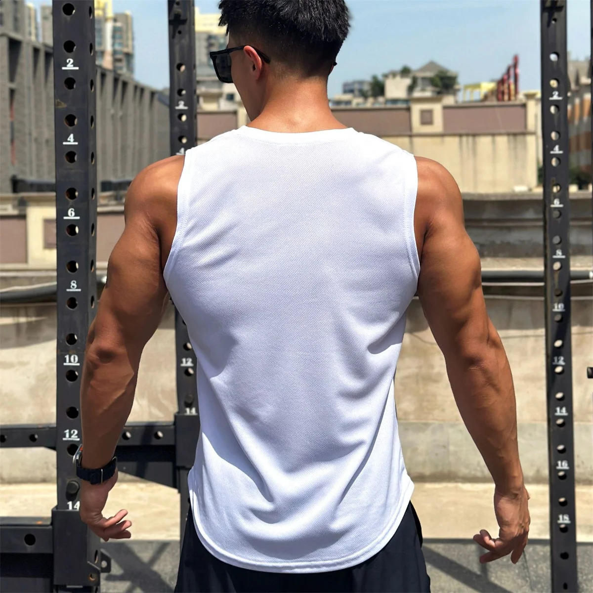 Thin Quick Dry Bodybuilding Tank Top Men Gym Fitness Sleeveless Shirt Male Casual Stringer Singlet Vest Summer Training Clothing 250225